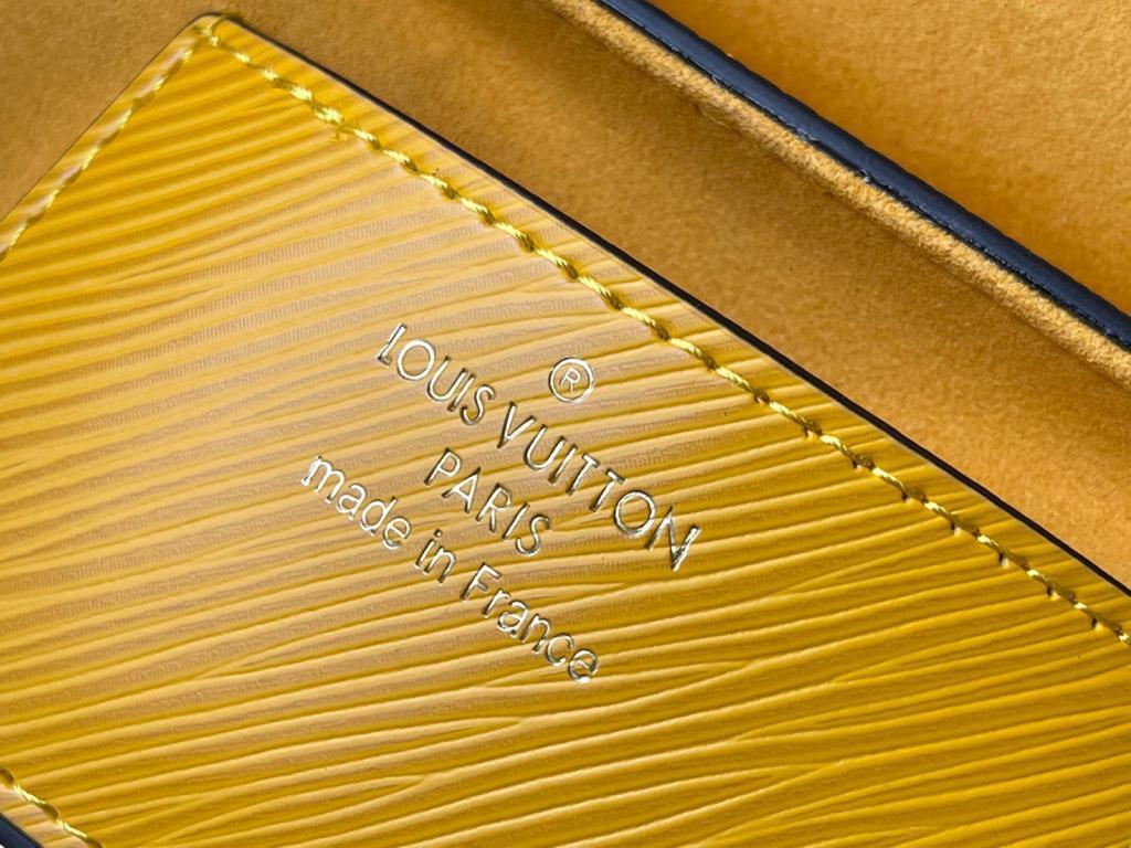Louis Vuitton Twist MM Shoulder Bag — view 9