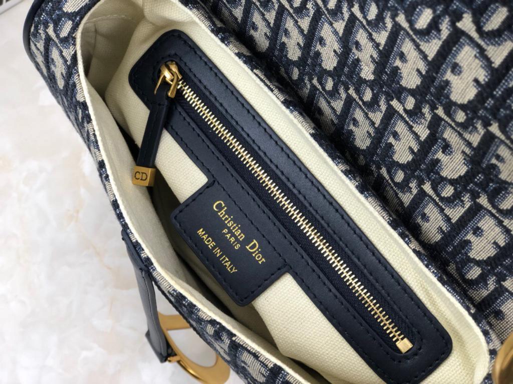 Dior Medium Saddle Bag with Strap Blue Oblique — view 4