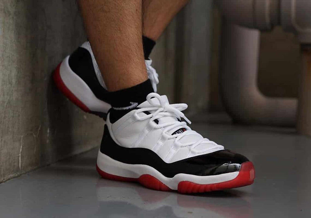Jordan 11 Retro Low Concord Bred — view 2