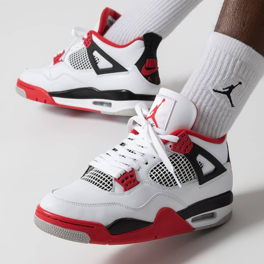 Jordan 3 Retro SE Fire Red Denim (2020) — view 4