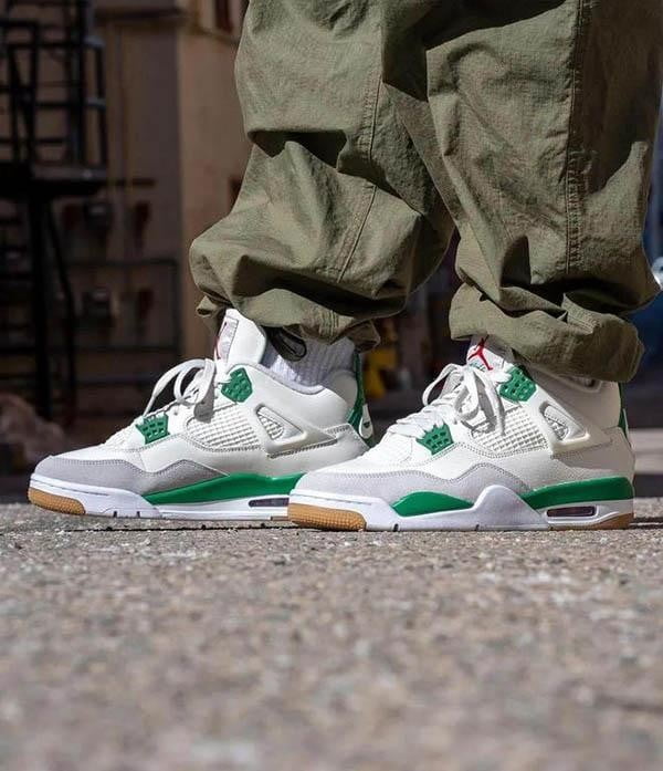 Jordan 4 Retro SB Pine Green — view 3