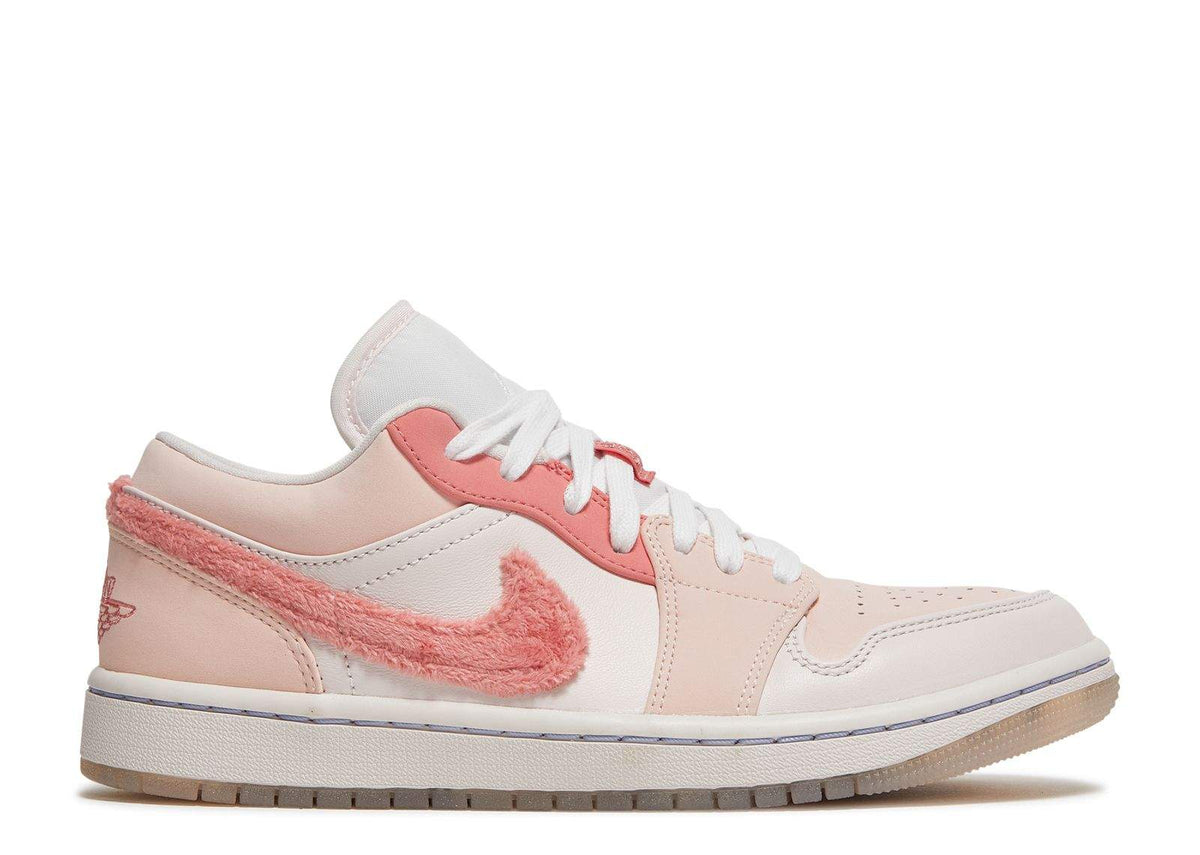 Air Jordan 1 Low SE ¡®Mighty Swooshers¡¯ Revered Footwear — view 1